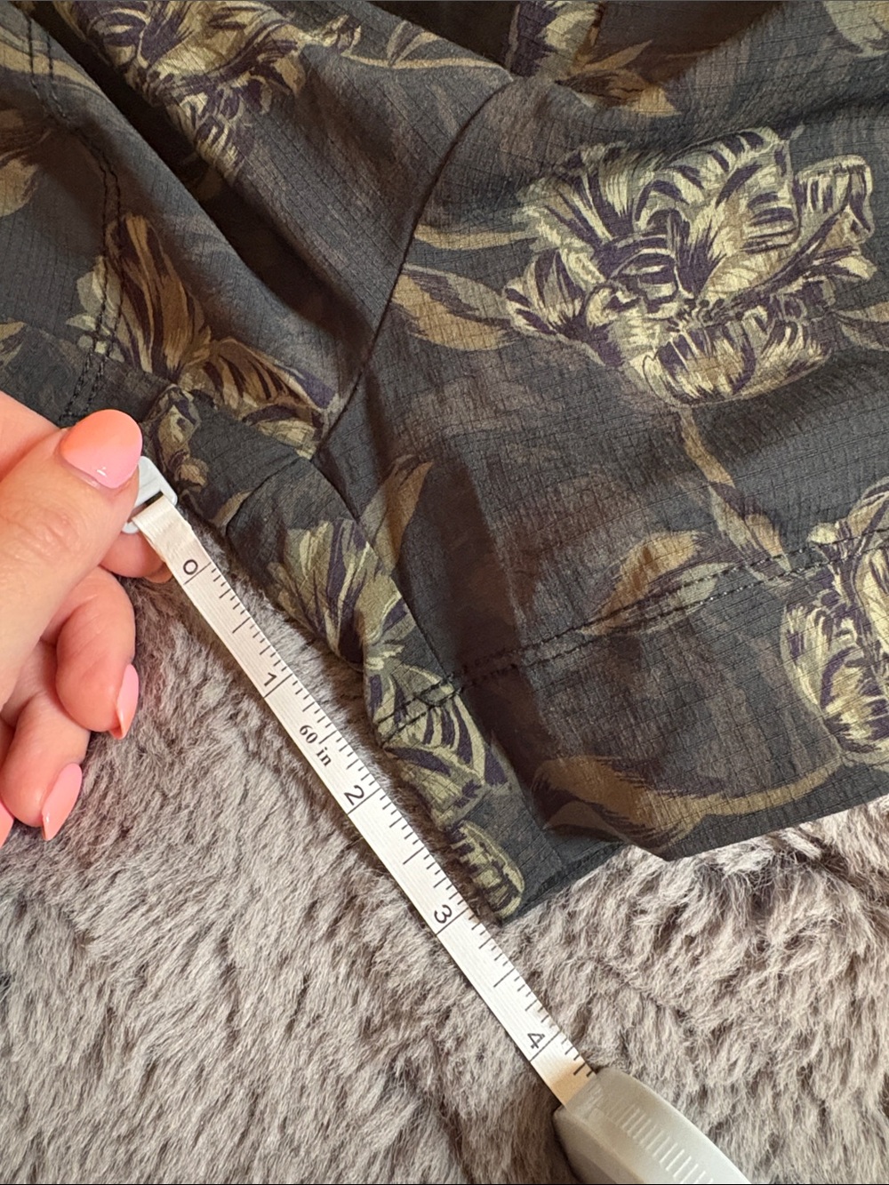 Athleta Dark Green Floral Athletic Shorts Size 18 - Picture 4 of 4